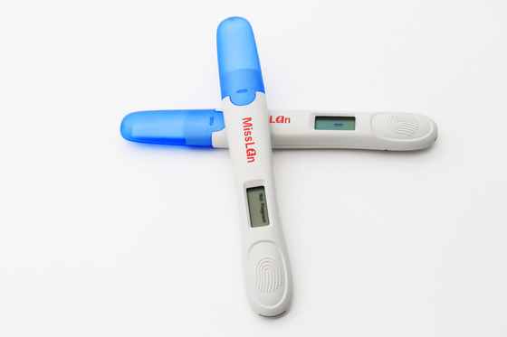 ชุดทดสอบการตั้งครรภ์แบบดิจิตอล 510K CE พร้อมแสดงผลสัญลักษณ์ปัสสาวะ